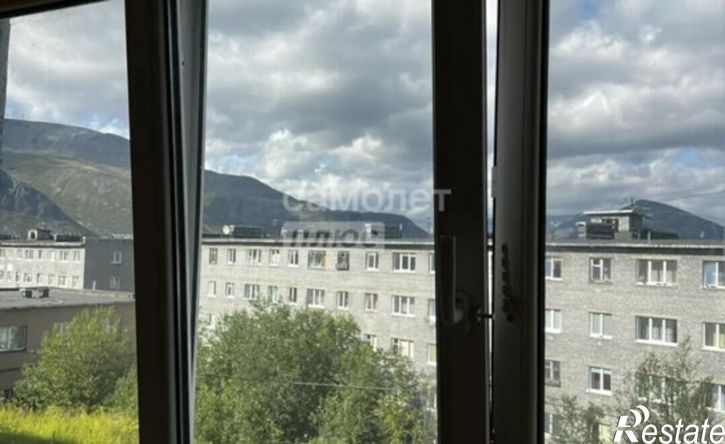 3-комн квартира ул 50 лет Октября, 1,  д. 1