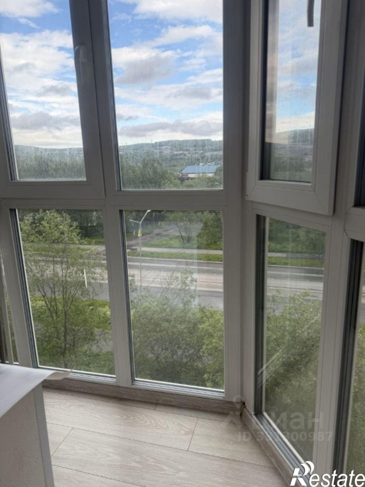 2-комн квартира Мурманск, улица Адмирала Флота Лобова, 27к1